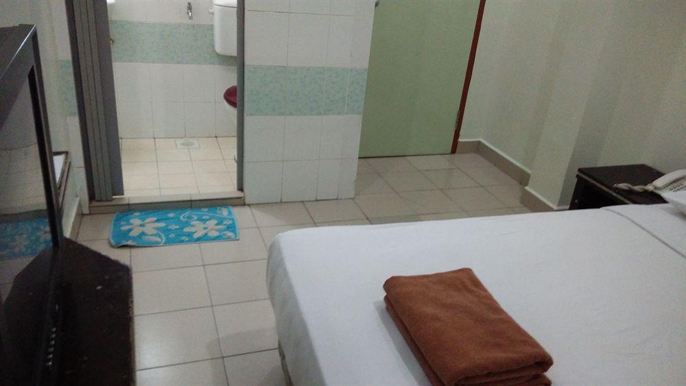 Hotel Tourist Kota Kinabalu Exterior foto